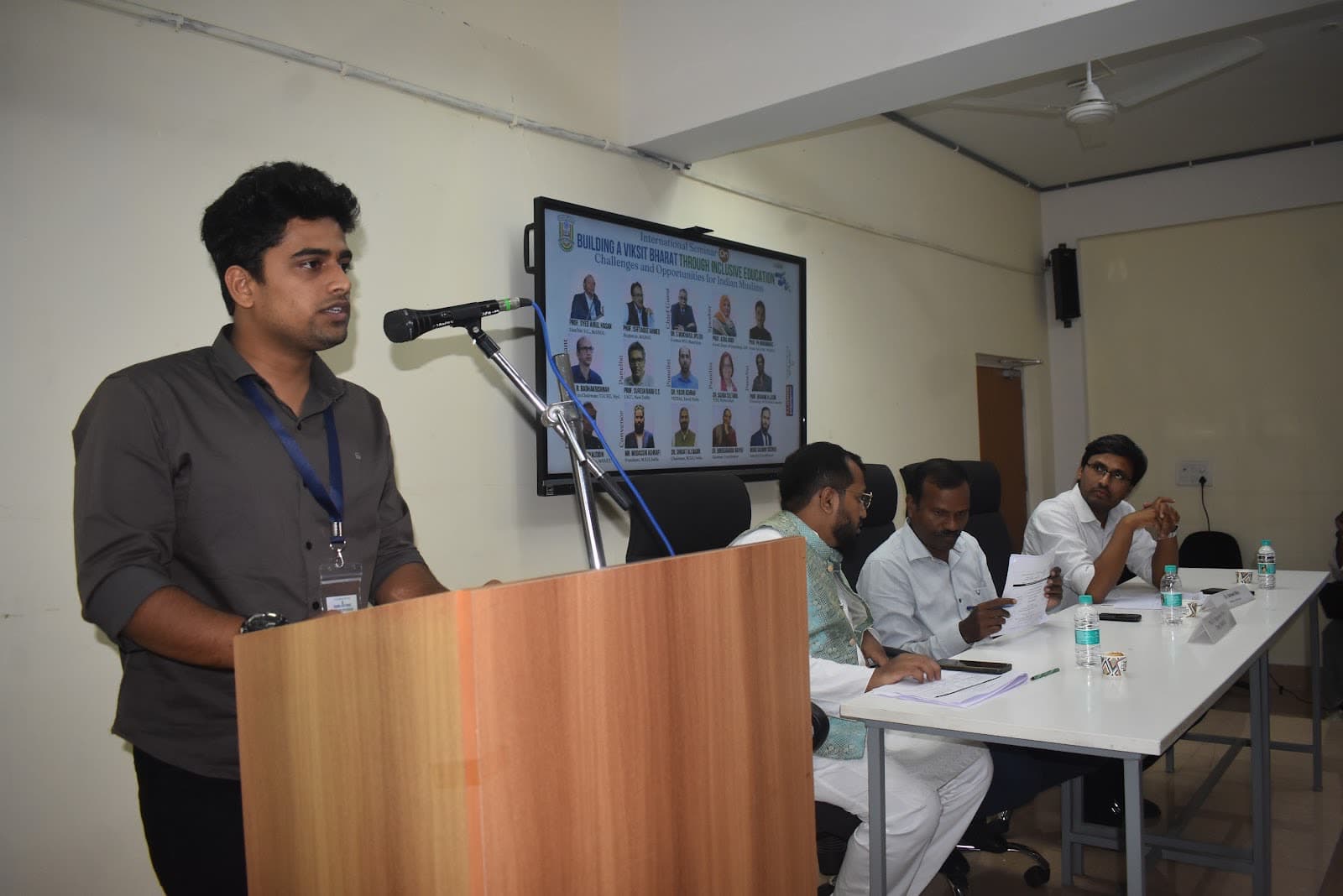 ഉൾക്കൊള്ളുന്ന വിദ്യാഭ്യാസത്തെക്കുറിച്ചുള്ള അന്താരാഷ്ട്ര സെമിനാറിൽ അവതരണം — ടീമിന്റെ സാമൂഹ്യശാസ്ത്ര മുഖം.